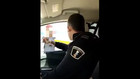 Investigan la humillación de dos policías a una mujer trans Investigan la humillación de dos policías a una mujer trans