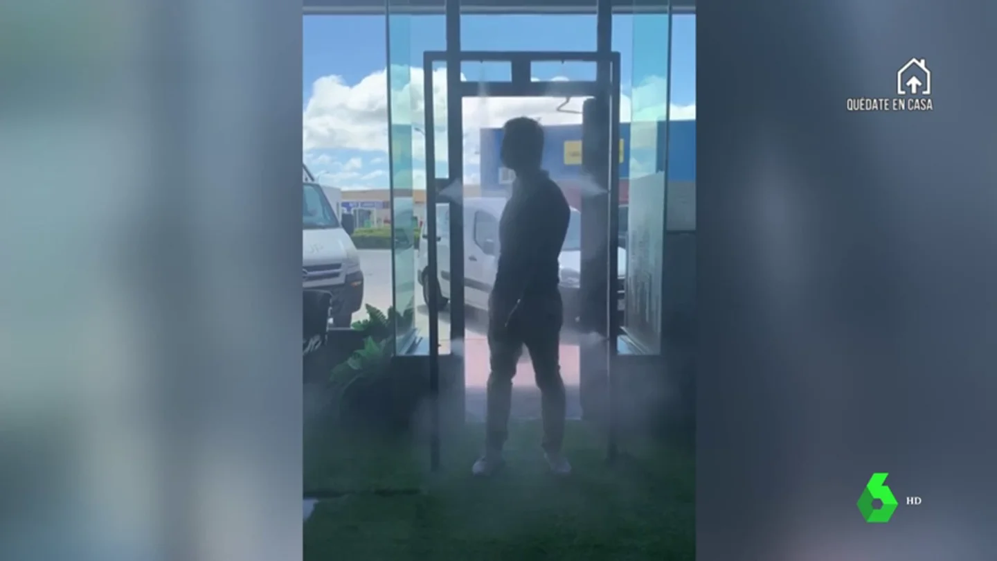 El capitán del Alcorcón impulsa una máquina de ozono para desinfectar a los clientes de su restaurante El capitán del Alcorcón impulsa una máquina de ozono para desinfectar a los clientes de su restaurante