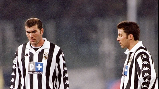 Zinedine Zidane y Alessandro Del Piero Zinedine Zidane y Alessandro Del Piero