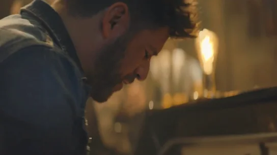 Pablo López en el vídeo de Mariposa Pablo López en el vídeo de Mariposa