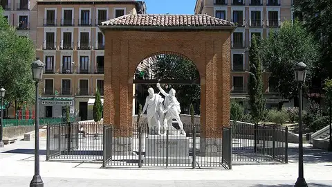 Monumento a Daoíz y Velarde Monumento a Daoíz y Velarde