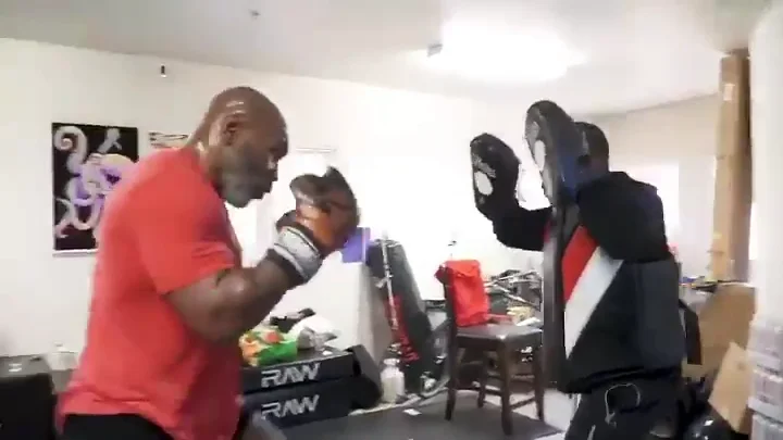 Mike Tyson, entrenándose