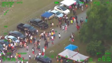 Miles de personas incumplen el distanciamiento social por el COVID-19 en una fiesta masiva y violenta en Florida
