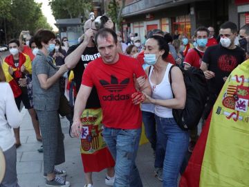 Imagen del hombre herido durante las protestas en el barrio de Moratalaz Imagen del hombre herido durante las protestas en el barrio de Moratalaz