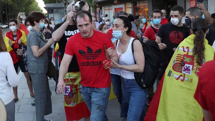 Imagen del hombre herido durante las protestas en el barrio de Moratalaz