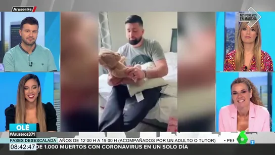 El conmovedor momento en el que una mujer regala a su marido un oso de peluche con la voz de su hija fallecida El conmovedor momento en el que una mujer regala a su marido un oso de peluche con la voz de su hija fallecida