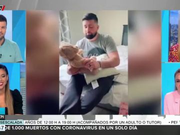 El conmovedor momento en el que una mujer regala a su marido un oso de peluche con la voz de su hija fallecida El conmovedor momento en el que una mujer regala a su marido un oso de peluche con la voz de su hija fallecida
