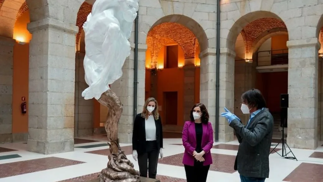 Escultura donada por el artista Víctor Ochoa