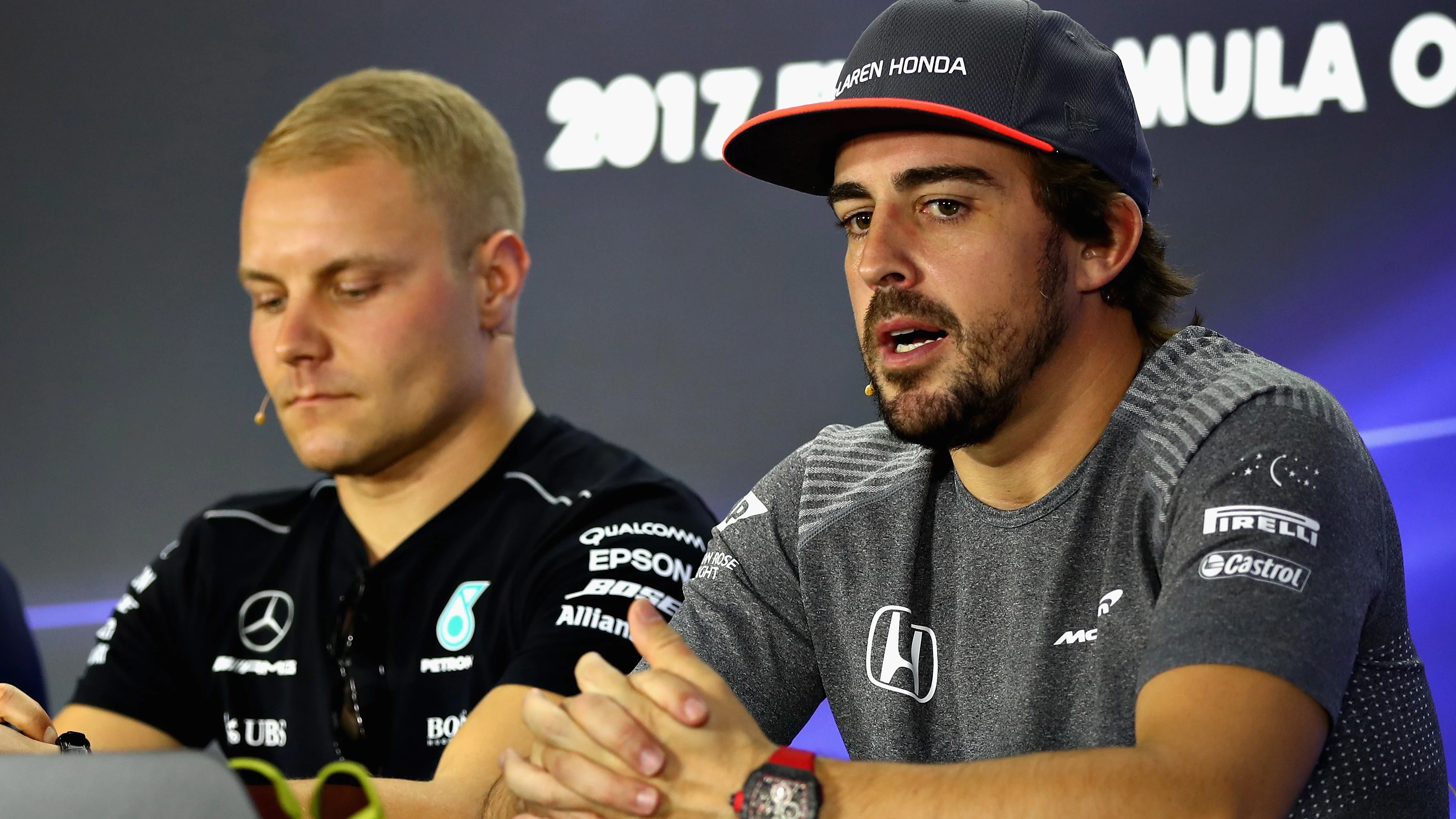 Bottas y Alonso en rueda de prensa.