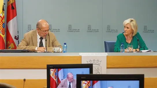 El vicepresidente, portavoz y consejero de Transparencia, Ordenación del Territorio y Acción Exterior, Francisco Igea, acompañado de la consejera de Sanidad, Verónica Casado. El vicepresidente, portavoz y consejero de Transparencia, Ordenación del Territorio y Acción Exterior, Francisco Igea, acompañado de la consejera de Sanidad, Verónica Casado.