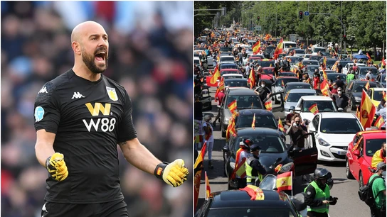 Pepe Reina, junto a la imagen que él mismo ha publicado de la manifestación Pepe Reina, junto a la imagen que él mismo ha publicado de la manifestación