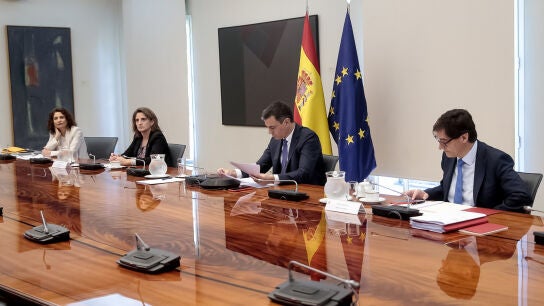 María Jesús Montero, Teresa Ribera, Pedro Sánchez y Salvador Illa, durante el encuentro con los presidentes autonómicos