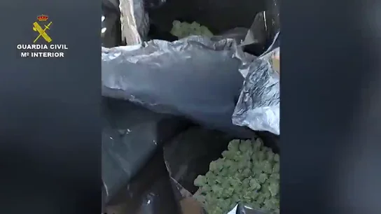 La Guardia Civil intercepta una furgoneta con 29 kilos de marihuana en su interior La Guardia Civil intercepta una furgoneta con 29 kilos de marihuana en su interior