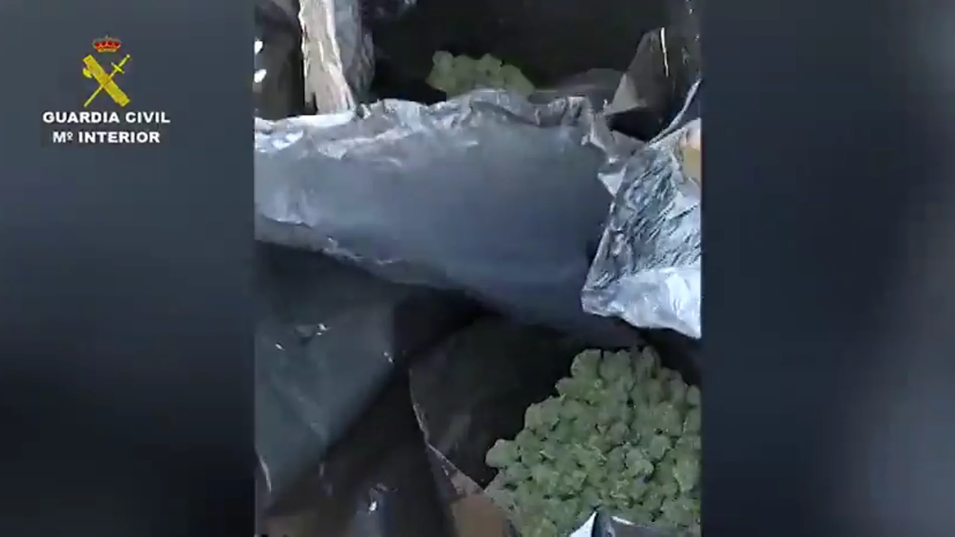 La Guardia Civil intercepta una furgoneta con 29 kilos de marihuana en su interior