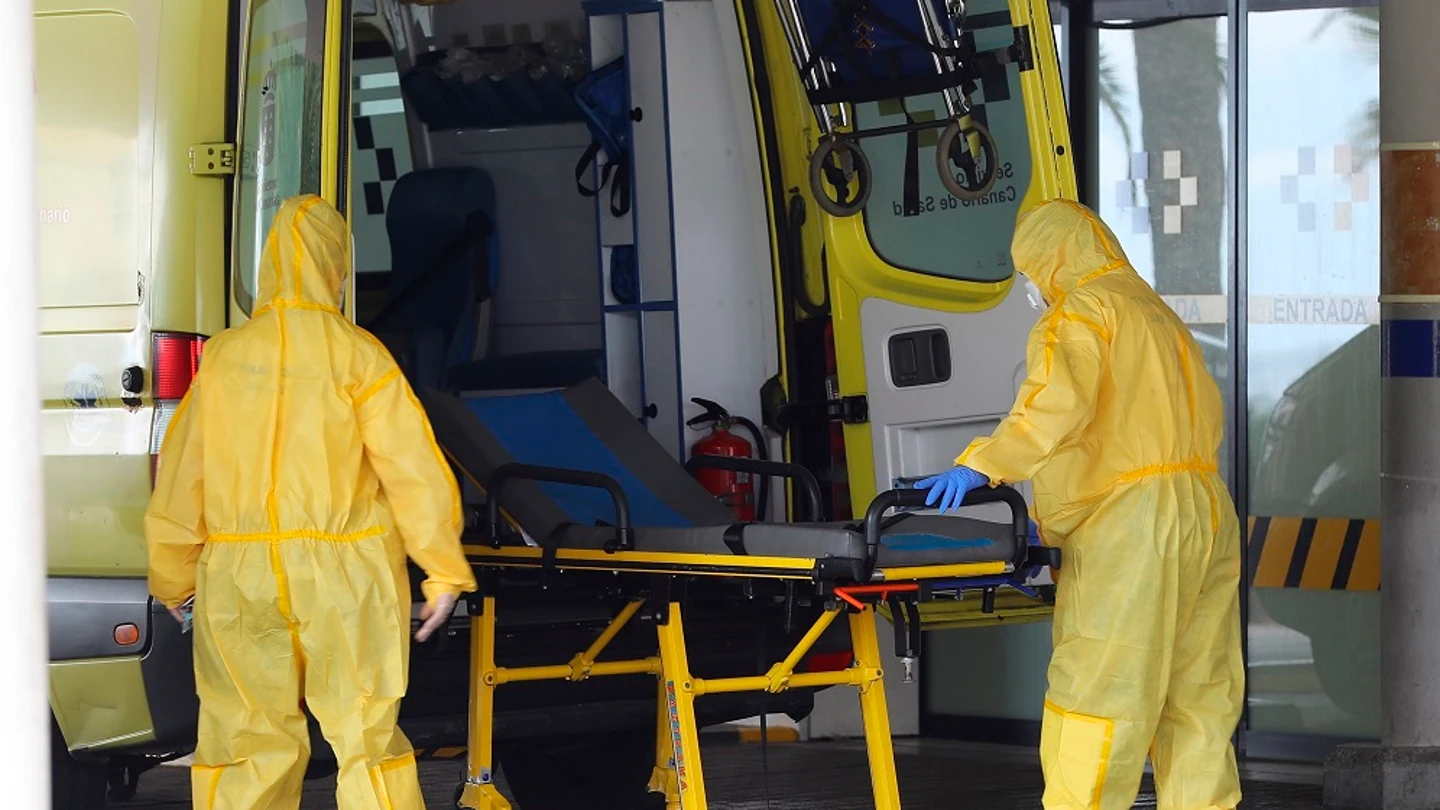 Sanitarios en una ambulancia Sanitarios en una ambulancia