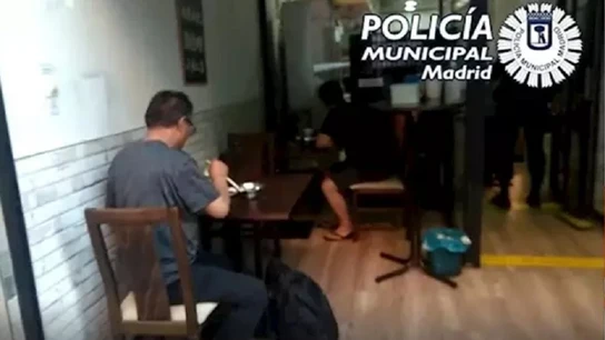 Imagen del restaurante que estaba abierto con clientes en Madrid Imagen del restaurante que estaba abierto con clientes en Madrid