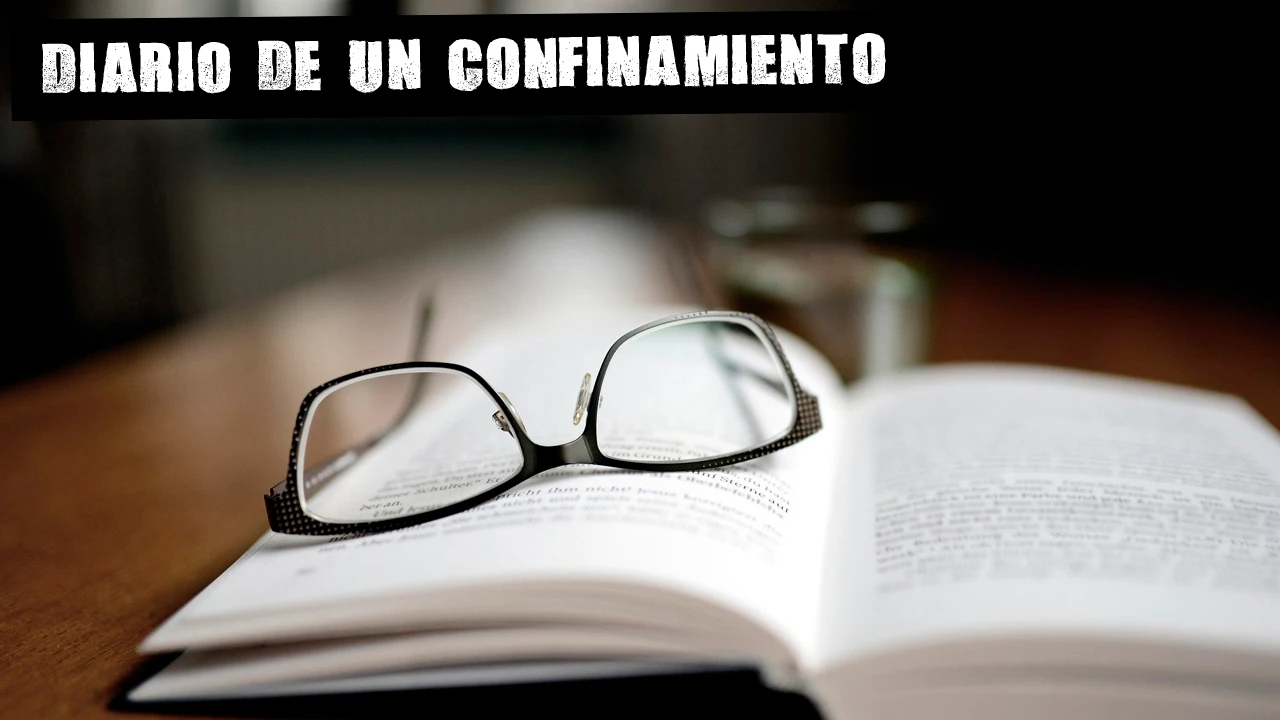 La sencillez de unas gafas sobre un libro