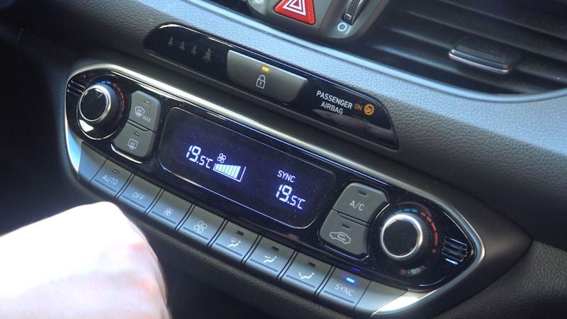 ¿Es seguro poner el aire acondicionado del coche?