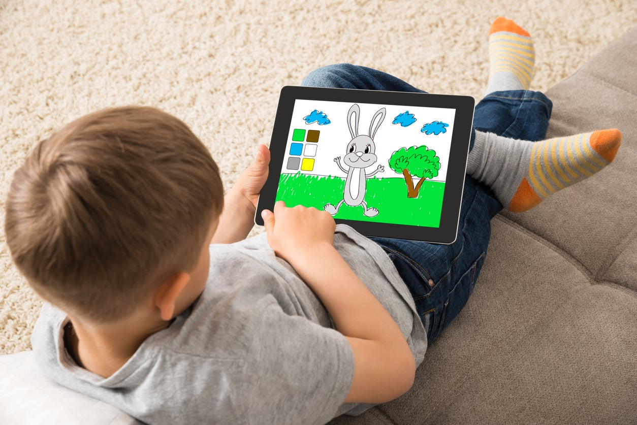 Niño con tablet