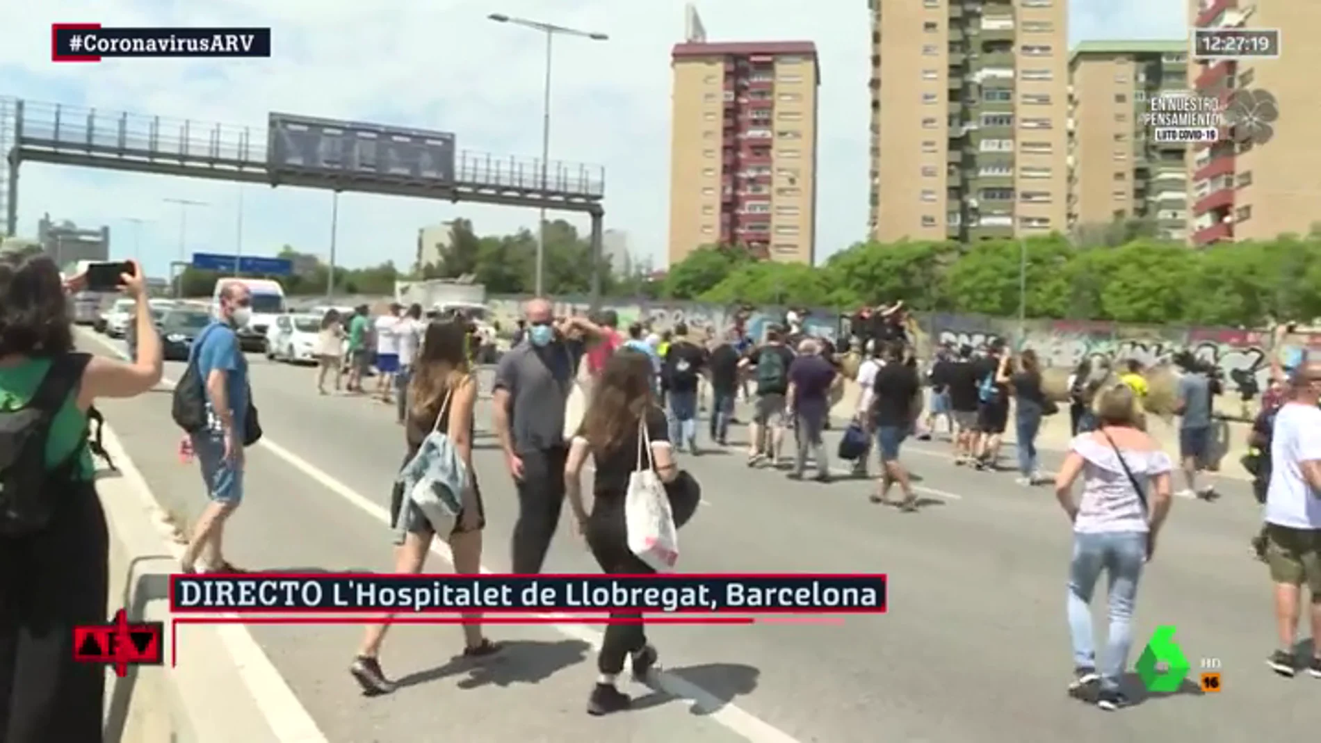 Los trabajadores de Nissan Barcelona cortan las carreteras en protesta por el cierre de la planta