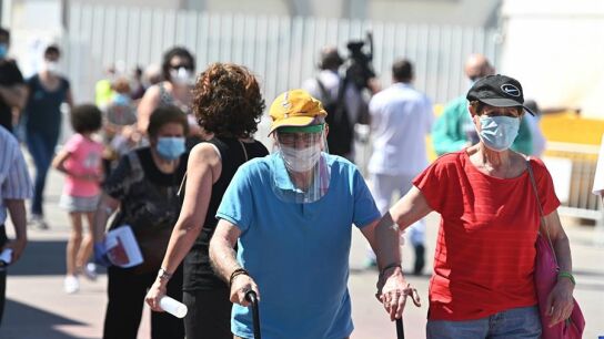 Vecinos de Torrej&oacute;n de Ardoz se disponen a realizarse los test
