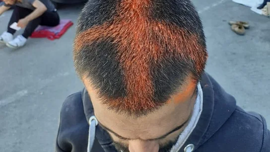 Pintan cruces en la cabeza de varios migrantes con spray a su llegada a Croacia Pintan cruces en la cabeza de varios migrantes con spray a su llegada a Croacia