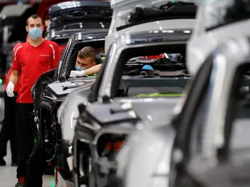 Imagen de archivo de una fábrica de coches Imagen de archivo de una fábrica de coches