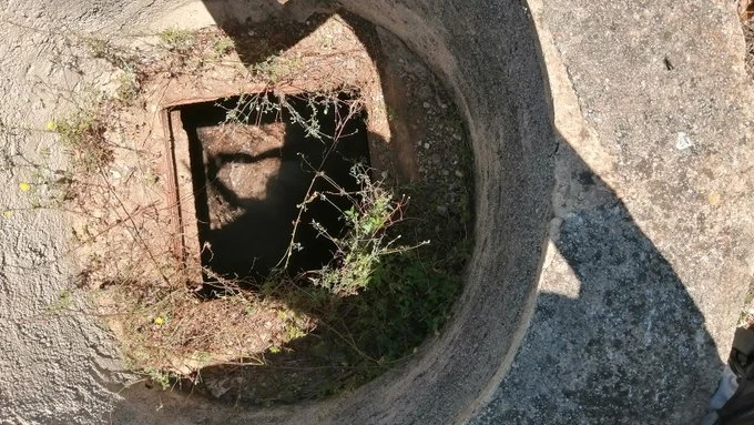 Imagen del pozo de la finca en el que se cayó un joven de 18 años