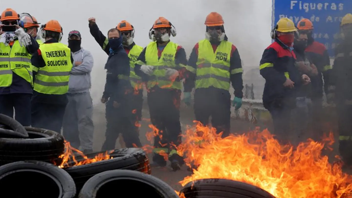 Vista de la manifestación en contra de los despidos anunciados por el comité de dirección de Alcoa Vista de la manifestación en contra de los despidos anunciados por el comité de dirección de Alcoa
