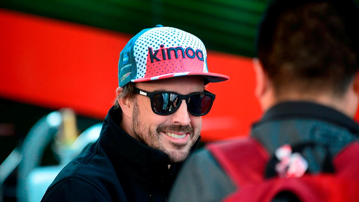 Fernando Alonso, sonriente