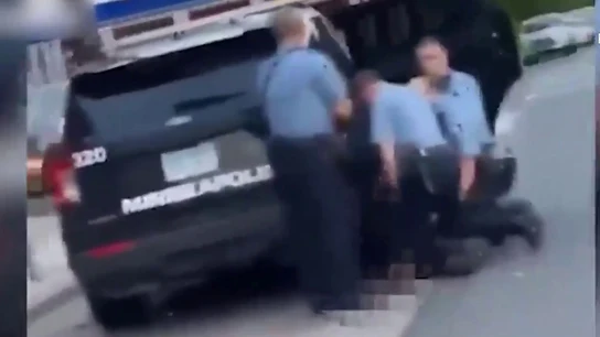 Nuevo vídeo de la detención de George Floyd antes de su muerte Nuevo vídeo de la detención de George Floyd antes de su muerte