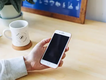 Móvil con la pantalla apagada Móvil con la pantalla apagada