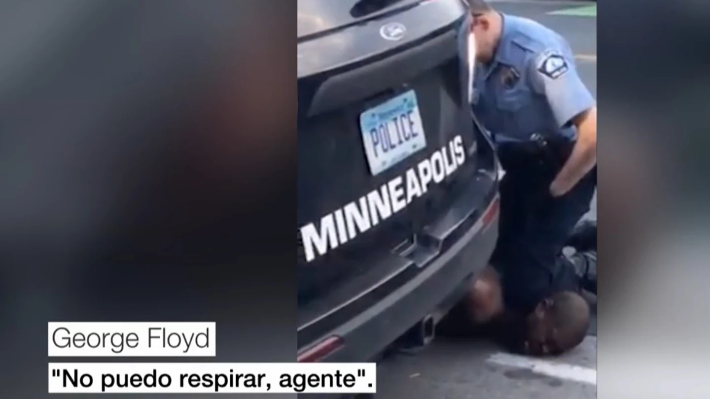 George Floyd en el momento de su detención George Floyd en el momento de su detención