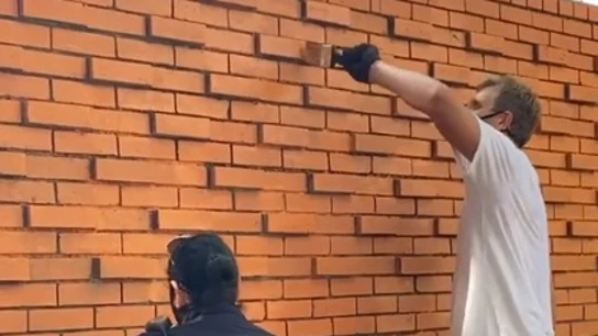 Dirk Nowitzki ayudando en las tareas de restauración de Dallas Dirk Nowitzki ayudando en las tareas de restauración de Dallas