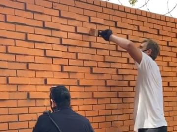 Dirk Nowitzki ayudando en las tareas de restauración de Dallas Dirk Nowitzki ayudando en las tareas de restauración de Dallas