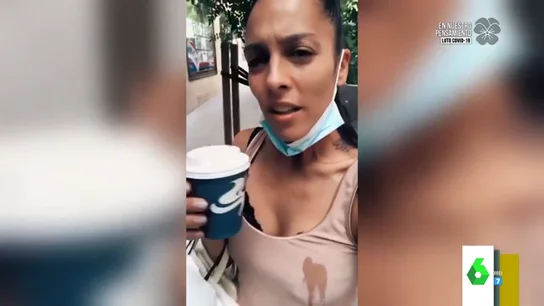 El percance de Lorena Castell con la mascarilla en plena calle: "Esto es lo que pasa cuando una se intenta hacer la chula" El percance de Lorena Castell con la mascarilla en plena calle: "Esto es lo que pasa cuando una se intenta hacer la chula"