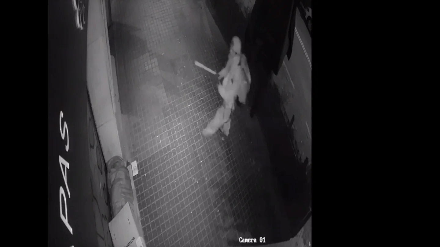 El asesino en serie de mendigos, antes de asesinar a unas de sus víctimas El asesino en serie de mendigos, antes de asesinar a unas de sus víctimas