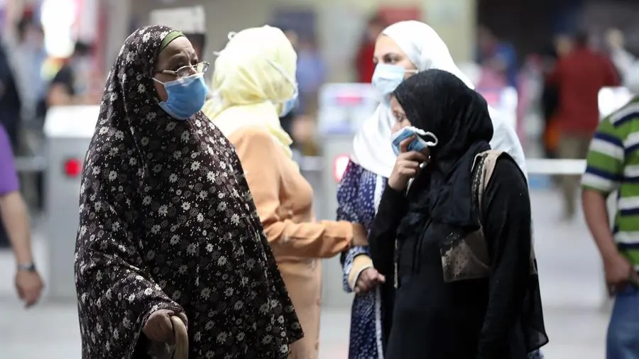 Mujeres egipcias con mascarilla en El Cairo