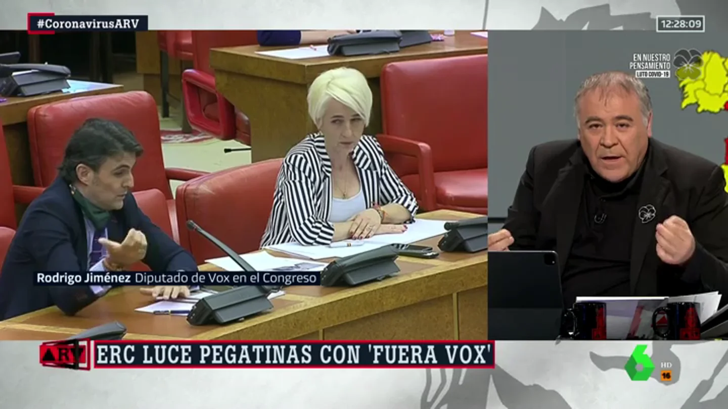 Montan bronca por una pegatina contra Vox en un debate en el Congreso sobre la grave crisis económica Montan bronca por una pegatina contra Vox en un debate en el Congreso sobre la grave crisis económica