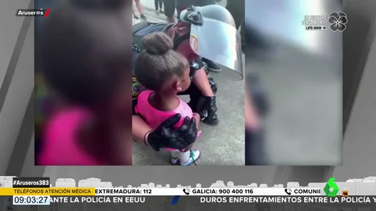 Las palabras de un policía blanco a una niña afroamericana durante las protestas por la muerte de George Floyd: Las palabras de un policía blanco a una niña afroamericana durante las protestas por la muerte de George Floyd: