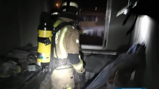 Rescate en la casa donde se produjo el incendio Rescate en la casa donde se produjo el incendio