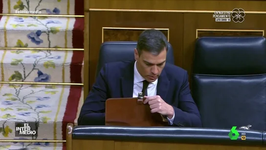 Vídeo manipulado - Pedro Sánchez 'pierde los papeles' antes de su intervención en el Congreso Vídeo manipulado - Pedro Sánchez 'pierde los papeles' antes de su intervención en el Congreso