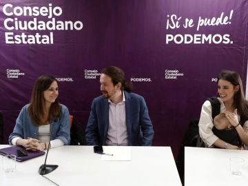 Imagen de archivo de Ione Belarra, Pablo Iglesias e Irene Montero Imagen de archivo de Ione Belarra, Pablo Iglesias e Irene Montero