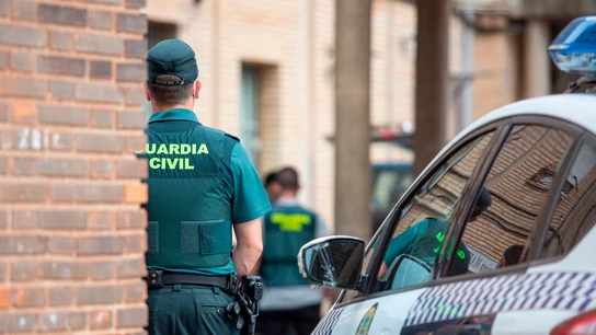 Un agente de la Guardia Civil Un agente de la Guardia Civil