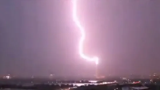 El espectacular vídeo del rayo que cegó durante unos segundos a la ciudad de Washington El espectacular vídeo del rayo que cegó durante unos segundos a la ciudad de Washington
