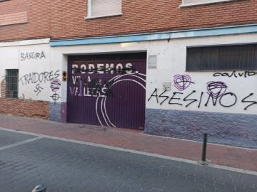 Atacan la sede de Podemos en Villa de Vallecas Atacan la sede de Podemos en Villa de Vallecas