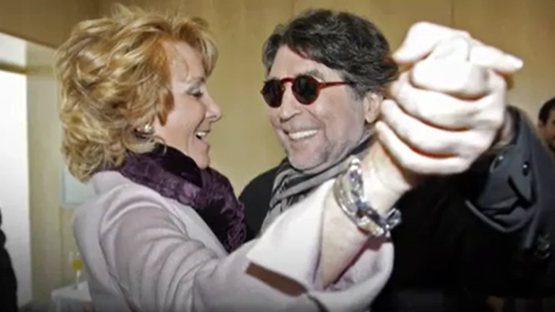 Esperanza Aguirre y Joaquín Sabina bailan 'Y nos dieron las diez'