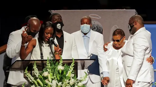 Brooke Williams,, sobrina de George Floyd, habla durante el funeral en presencia de parte de su familia Brooke Williams,, sobrina de George Floyd, habla durante el funeral en presencia de parte de su familia