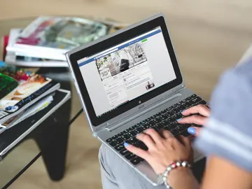 Escribiendo en Facebook Escribiendo en Facebook