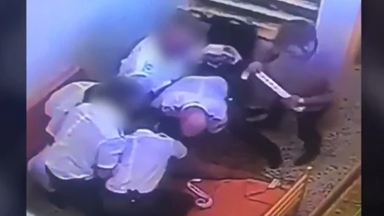 Un vídeo demuestra que el joven que murió en un centro de menores de Almería no opuso resistencia Un vídeo demuestra que el joven que murió en un centro de menores de Almería no opuso resistencia